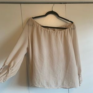 Classy beige blouse!